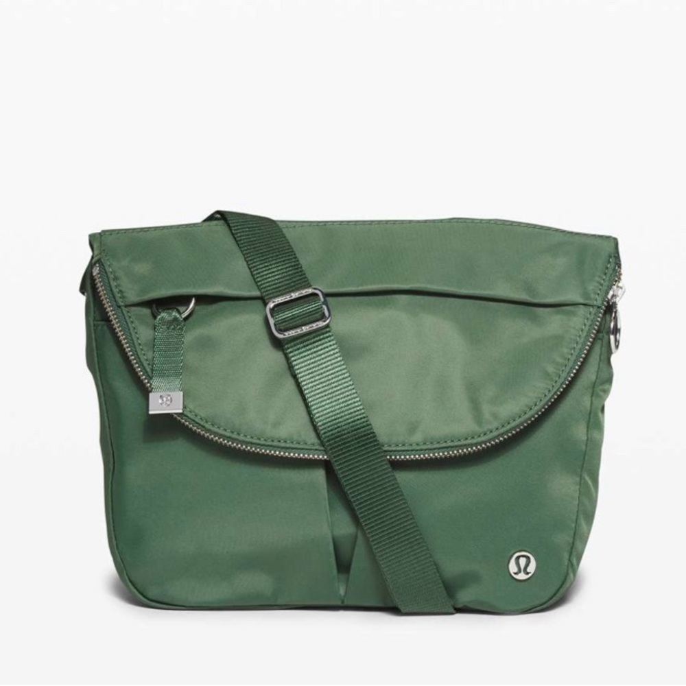 Lululemon NWT Athleisure Travel Vacation Minimalist All Night Festival Bag 5L